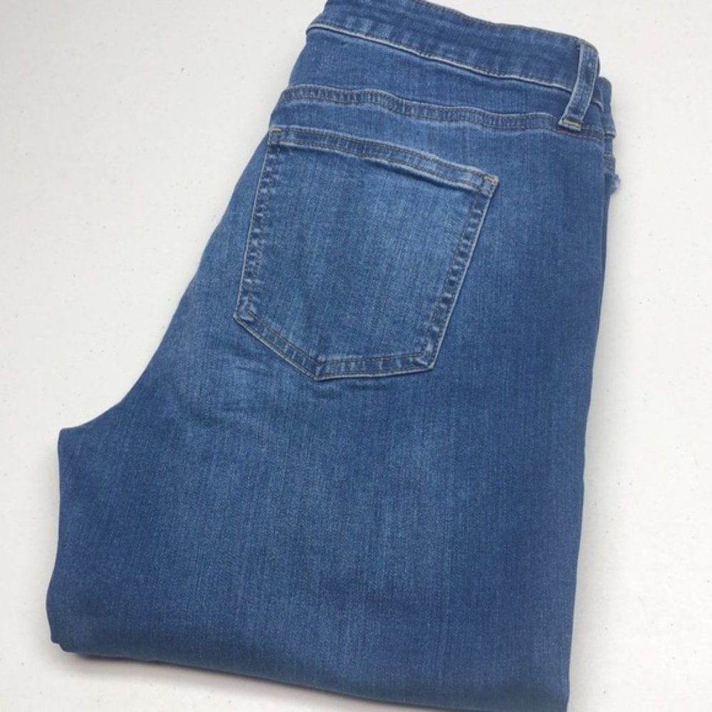 LIKE NEW UNIQLO TAPERED SKINNY 28x28 RAW HEM 😎